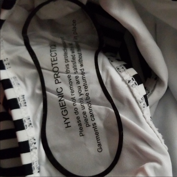 Cupshe B&W Swimsuit - Picture 6 of 7